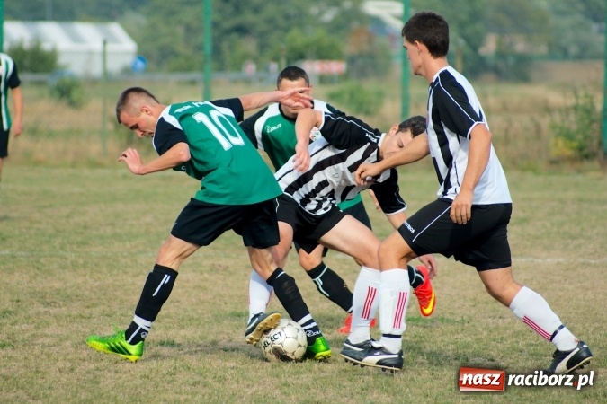 Zdjęcie w galerii na portalu naszraciborz.pl: B klasa: Wicher zmiótł rezerwy Naprzodu Czyżowice. Hat-trick Jacka Świerczyńskiego wiadomości z regionu