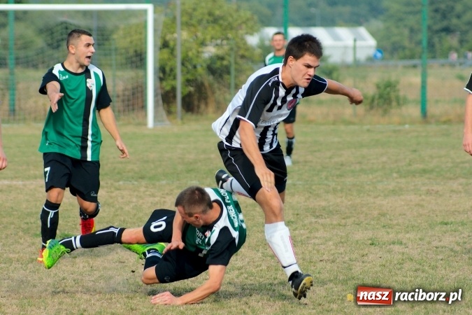 Zdjęcie w galerii na portalu naszraciborz.pl: B klasa: Wicher zmiótł rezerwy Naprzodu Czyżowice. Hat-trick Jacka Świerczyńskiego wiadomości z regionu