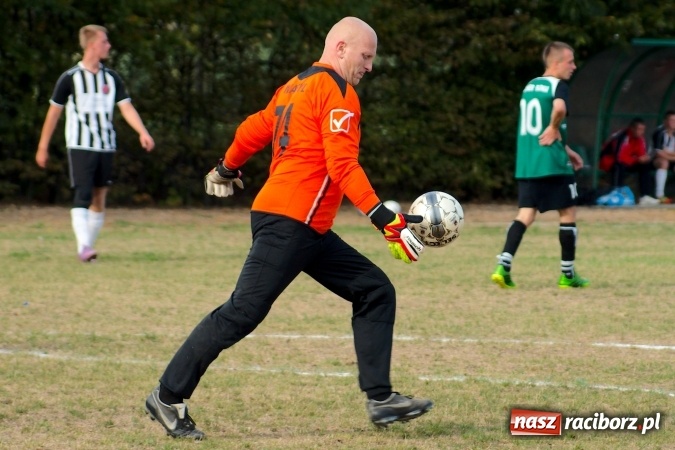 Zdjęcie w galerii na portalu naszraciborz.pl: B klasa: Wicher zmiótł rezerwy Naprzodu Czyżowice. Hat-trick Jacka Świerczyńskiego wiadomości z regionu