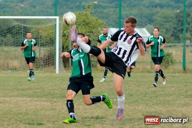 Zdjęcie w galerii na portalu naszraciborz.pl: B klasa: Wicher zmiótł rezerwy Naprzodu Czyżowice. Hat-trick Jacka Świerczyńskiego wiadomości z regionu