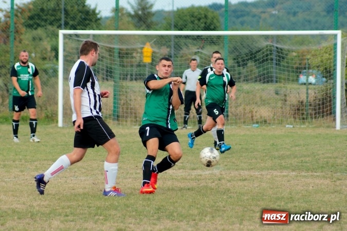 Zdjęcie w galerii na portalu naszraciborz.pl: B klasa: Wicher zmiótł rezerwy Naprzodu Czyżowice. Hat-trick Jacka Świerczyńskiego wiadomości z regionu