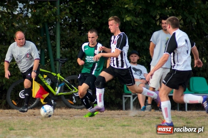 Zdjęcie w galerii na portalu naszraciborz.pl: B klasa: Wicher zmiótł rezerwy Naprzodu Czyżowice. Hat-trick Jacka Świerczyńskiego wiadomości z regionu