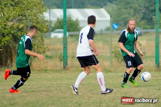 Zdjęcie w galerii na portalu naszraciborz.pl: B klasa: Wicher zmiótł rezerwy Naprzodu Czyżowice. Hat-trick Jacka Świerczyńskiego wiadomości z regionu