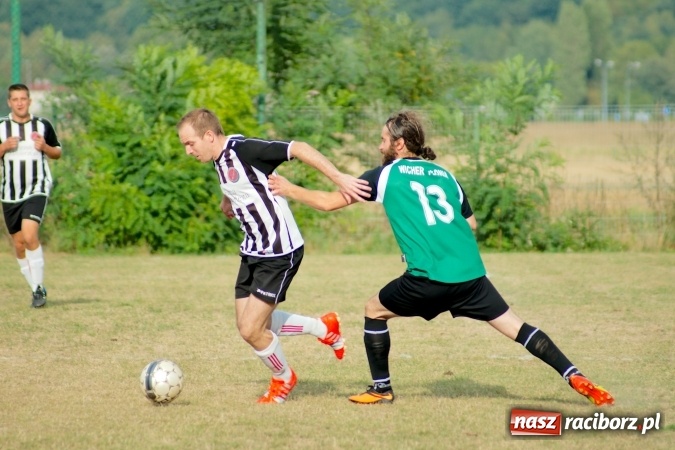 Zdjęcie w galerii na portalu naszraciborz.pl: B klasa: Wicher zmiótł rezerwy Naprzodu Czyżowice. Hat-trick Jacka Świerczyńskiego wiadomości z regionu