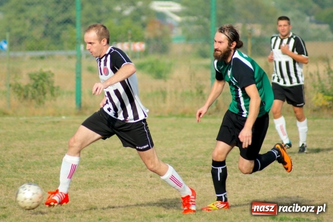 Zdjęcie w galerii na portalu naszraciborz.pl: B klasa: Wicher zmiótł rezerwy Naprzodu Czyżowice. Hat-trick Jacka Świerczyńskiego wiadomości z regionu