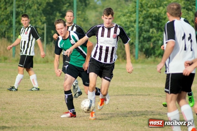 Zdjęcie w galerii na portalu naszraciborz.pl: B klasa: Wicher zmiótł rezerwy Naprzodu Czyżowice. Hat-trick Jacka Świerczyńskiego wiadomości z regionu