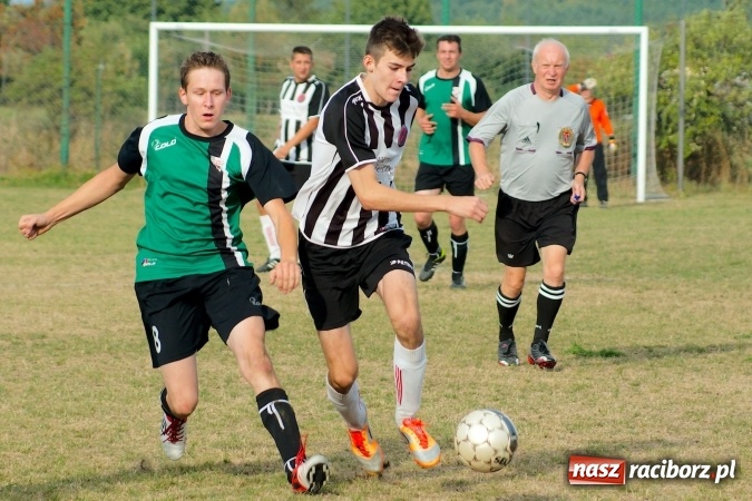 Zdjęcie w galerii na portalu naszraciborz.pl: B klasa: Wicher zmiótł rezerwy Naprzodu Czyżowice. Hat-trick Jacka Świerczyńskiego wiadomości z regionu