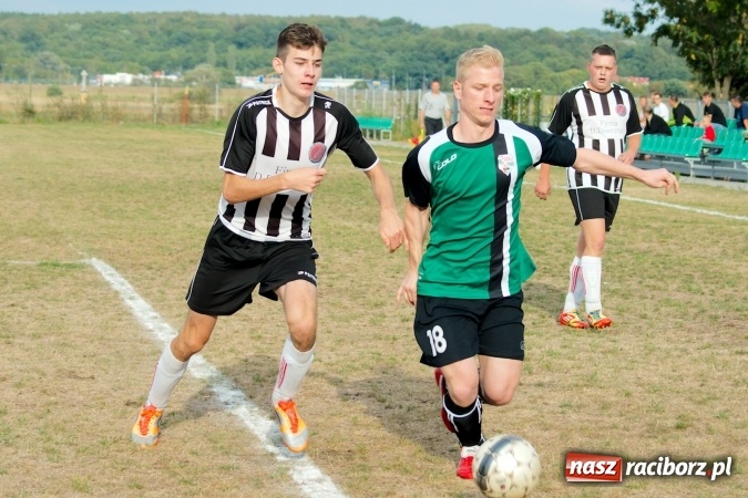 Zdjęcie w galerii na portalu naszraciborz.pl: B klasa: Wicher zmiótł rezerwy Naprzodu Czyżowice. Hat-trick Jacka Świerczyńskiego wiadomości z regionu