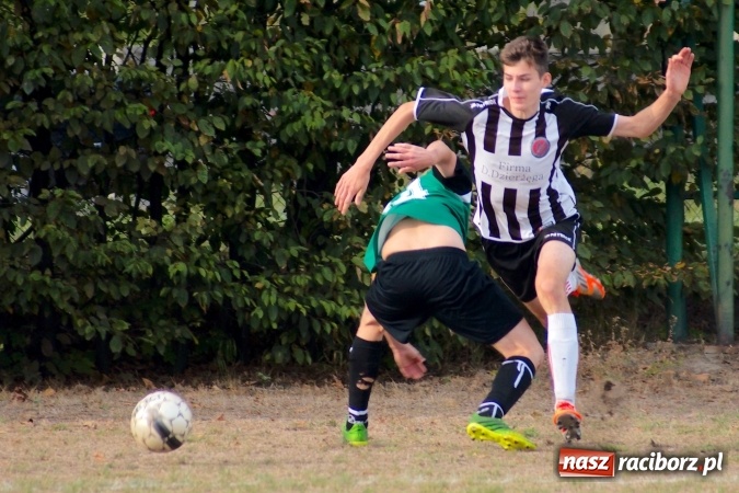 Zdjęcie w galerii na portalu naszraciborz.pl: B klasa: Wicher zmiótł rezerwy Naprzodu Czyżowice. Hat-trick Jacka Świerczyńskiego wiadomości z regionu
