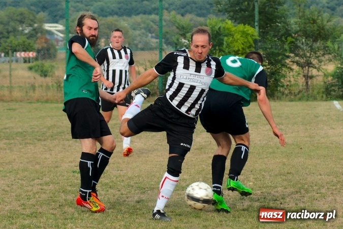 Zdjęcie w galerii na portalu naszraciborz.pl: B klasa: Wicher zmiótł rezerwy Naprzodu Czyżowice. Hat-trick Jacka Świerczyńskiego wiadomości z regionu