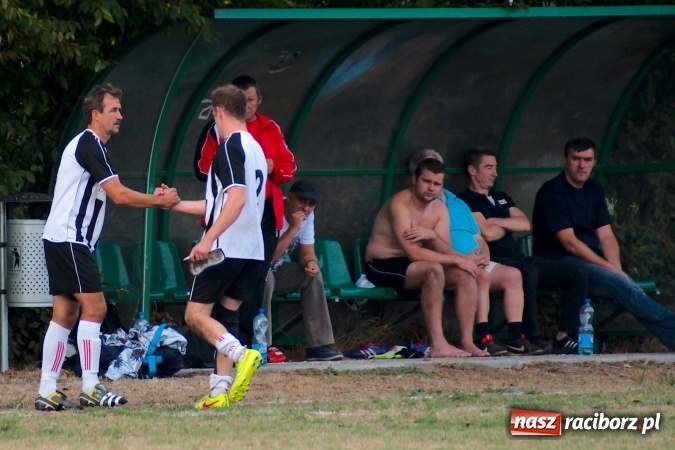 Zdjęcie w galerii na portalu naszraciborz.pl: B klasa: Wicher zmiótł rezerwy Naprzodu Czyżowice. Hat-trick Jacka Świerczyńskiego wiadomości z regionu