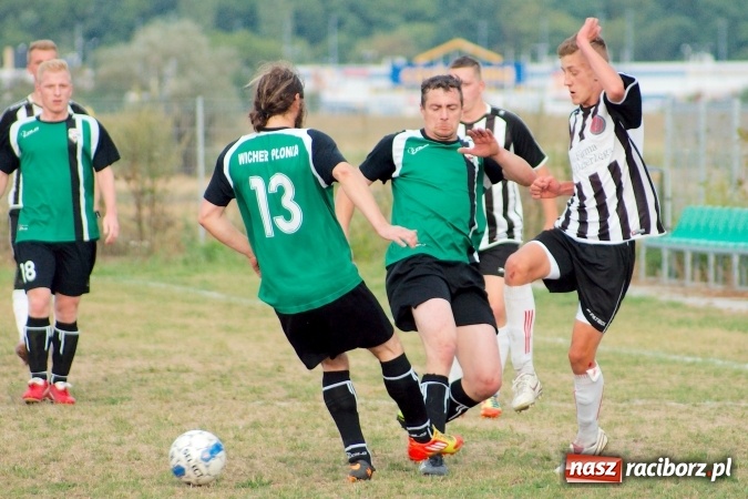 Zdjęcie w galerii na portalu naszraciborz.pl: B klasa: Wicher zmiótł rezerwy Naprzodu Czyżowice. Hat-trick Jacka Świerczyńskiego wiadomości z regionu