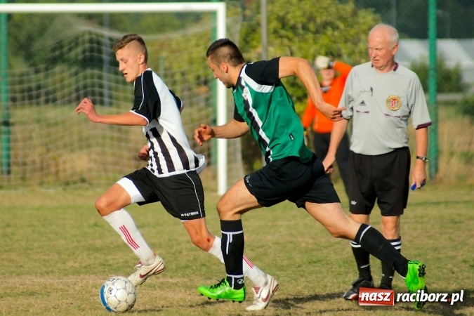 Zdjęcie w galerii na portalu naszraciborz.pl: B klasa: Wicher zmiótł rezerwy Naprzodu Czyżowice. Hat-trick Jacka Świerczyńskiego wiadomości z regionu