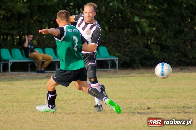 Zdjęcie w galerii na portalu naszraciborz.pl: B klasa: Wicher zmiótł rezerwy Naprzodu Czyżowice. Hat-trick Jacka Świerczyńskiego wiadomości z regionu