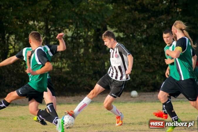 Zdjęcie w galerii na portalu naszraciborz.pl: B klasa: Wicher zmiótł rezerwy Naprzodu Czyżowice. Hat-trick Jacka Świerczyńskiego wiadomości z regionu