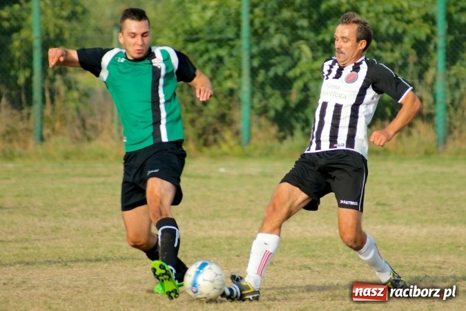 Zdjęcie w galerii na portalu naszraciborz.pl: B klasa: Wicher zmiótł rezerwy Naprzodu Czyżowice. Hat-trick Jacka Świerczyńskiego wiadomości z regionu