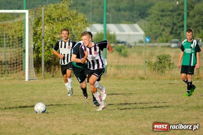 Zdjęcie w galerii na portalu naszraciborz.pl: B klasa: Wicher zmiótł rezerwy Naprzodu Czyżowice. Hat-trick Jacka Świerczyńskiego wiadomości z regionu