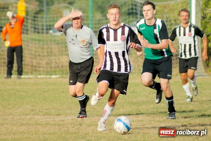 Zdjęcie w galerii na portalu naszraciborz.pl: B klasa: Wicher zmiótł rezerwy Naprzodu Czyżowice. Hat-trick Jacka Świerczyńskiego wiadomości z regionu