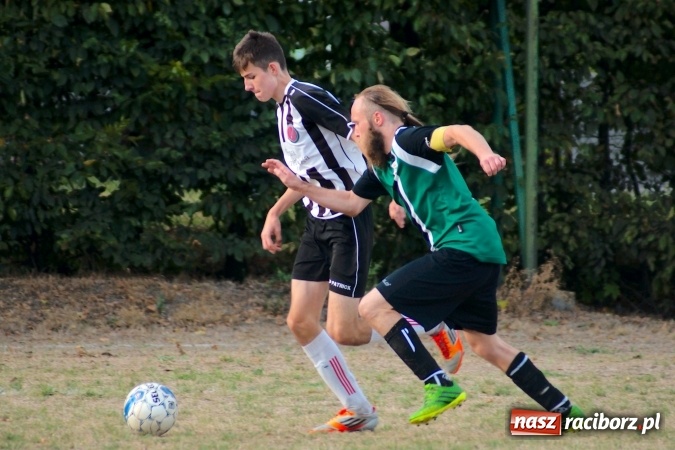 Zdjęcie w galerii na portalu naszraciborz.pl: B klasa: Wicher zmiótł rezerwy Naprzodu Czyżowice. Hat-trick Jacka Świerczyńskiego wiadomości z regionu