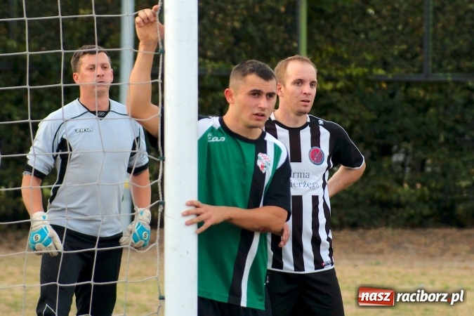 Zdjęcie w galerii na portalu naszraciborz.pl: B klasa: Wicher zmiótł rezerwy Naprzodu Czyżowice. Hat-trick Jacka Świerczyńskiego wiadomości z regionu