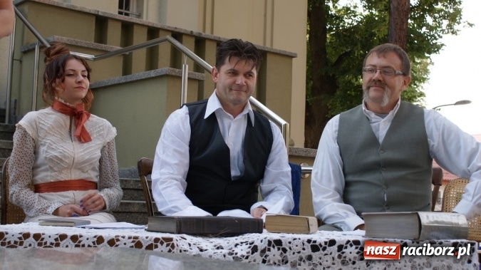 Zdjęcie w galerii na portalu naszraciborz.pl: Narodowe Czytanie w bibliotece  wiadomości z regionu