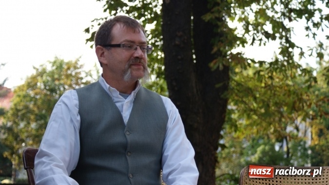 Zdjęcie w galerii na portalu naszraciborz.pl: Narodowe Czytanie w bibliotece  wiadomości z regionu