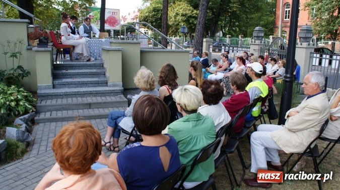 Zdjęcie w galerii na portalu naszraciborz.pl: Narodowe Czytanie w bibliotece  wiadomości z regionu