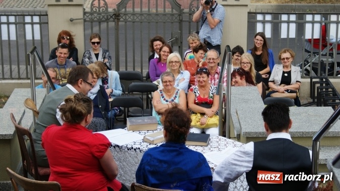 Zdjęcie w galerii na portalu naszraciborz.pl: Narodowe Czytanie w bibliotece  wiadomości z regionu