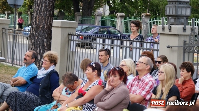 Zdjęcie w galerii na portalu naszraciborz.pl: Narodowe Czytanie w bibliotece  wiadomości z regionu