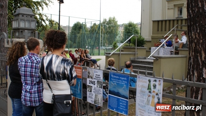 Zdjęcie w galerii na portalu naszraciborz.pl: Narodowe Czytanie w bibliotece  wiadomości z regionu