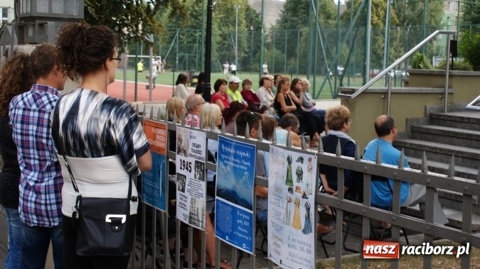 Zdjęcie w galerii na portalu naszraciborz.pl: Narodowe Czytanie w bibliotece  wiadomości z regionu