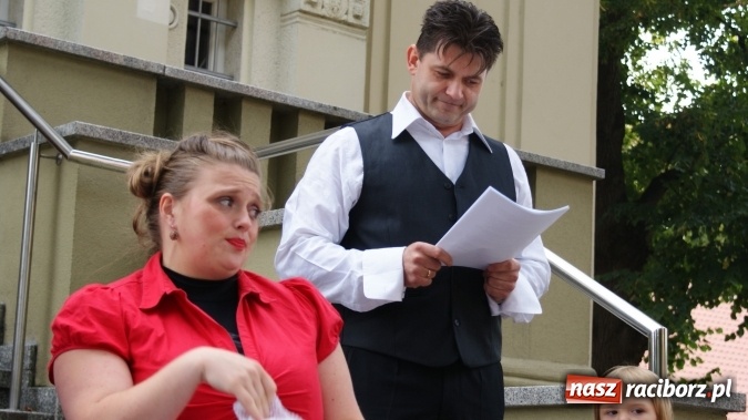 Zdjęcie w galerii na portalu naszraciborz.pl: Narodowe Czytanie w bibliotece  wiadomości z regionu