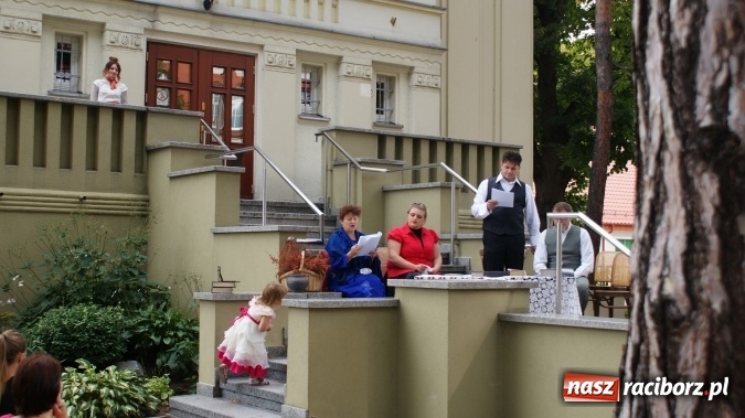 Zdjęcie w galerii na portalu naszraciborz.pl: Narodowe Czytanie w bibliotece  wiadomości z regionu