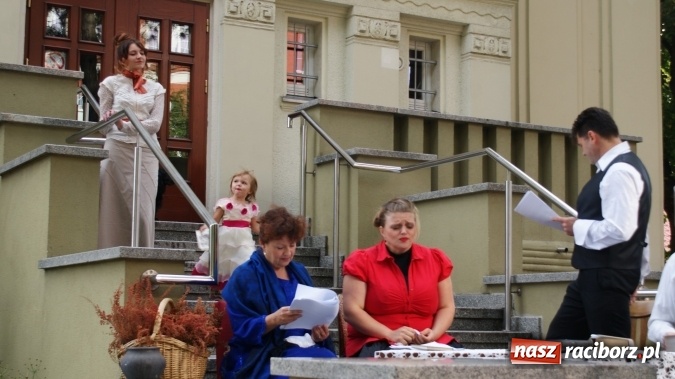 Zdjęcie w galerii na portalu naszraciborz.pl: Narodowe Czytanie w bibliotece  wiadomości z regionu