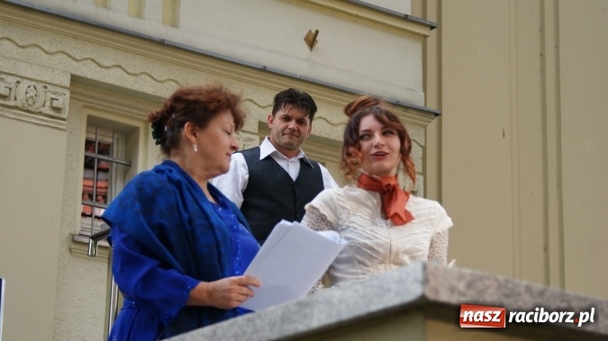 Zdjęcie w galerii na portalu naszraciborz.pl: Narodowe Czytanie w bibliotece  wiadomości z regionu