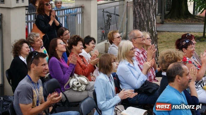 Zdjęcie w galerii na portalu naszraciborz.pl: Narodowe Czytanie w bibliotece  wiadomości z regionu