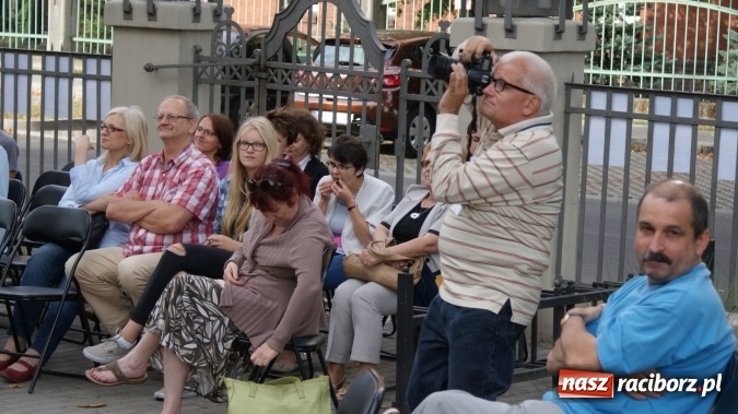 Zdjęcie w galerii na portalu naszraciborz.pl: Narodowe Czytanie w bibliotece  wiadomości z regionu