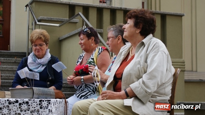 Zdjęcie w galerii na portalu naszraciborz.pl: Narodowe Czytanie w bibliotece  wiadomości z regionu