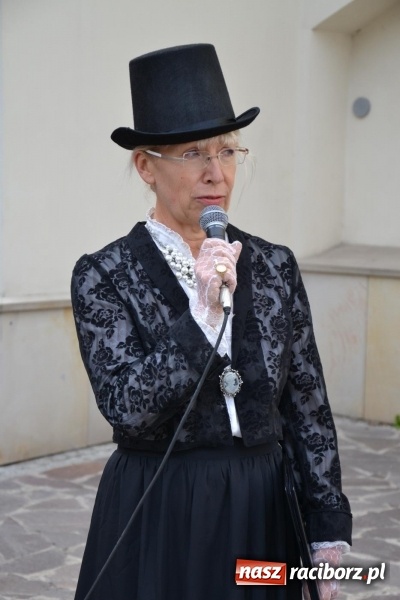 Zdjęcie w galerii na portalu naszraciborz.pl: Narodowe Czytanie 2015 na Zamku Piastowskim – Lalka Bolesława Prusa wiadomości z regionu