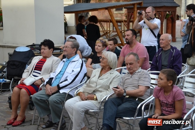 Zdjęcie w galerii na portalu naszraciborz.pl: Narodowe Czytanie 2015 na Zamku Piastowskim – Lalka Bolesława Prusa wiadomości z regionu