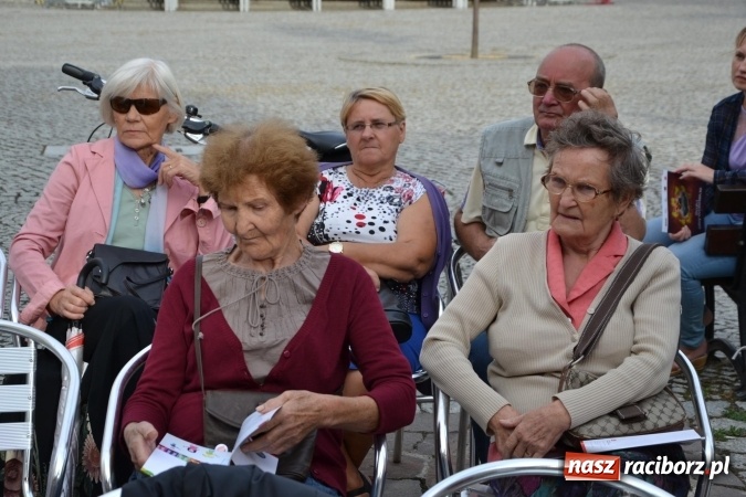 Zdjęcie w galerii na portalu naszraciborz.pl: Narodowe Czytanie 2015 na Zamku Piastowskim – Lalka Bolesława Prusa wiadomości z regionu