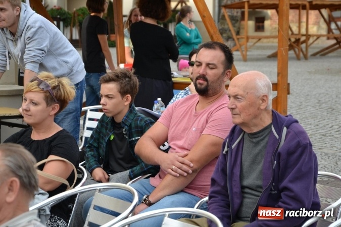 Zdjęcie w galerii na portalu naszraciborz.pl: Narodowe Czytanie 2015 na Zamku Piastowskim – Lalka Bolesława Prusa wiadomości z regionu