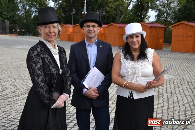 Zdjęcie w galerii na portalu naszraciborz.pl: Narodowe Czytanie 2015 na Zamku Piastowskim – Lalka Bolesława Prusa wiadomości z regionu