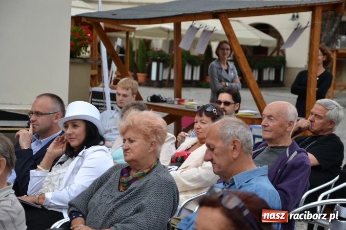 Zdjęcie w galerii na portalu naszraciborz.pl: Narodowe Czytanie 2015 na Zamku Piastowskim – Lalka Bolesława Prusa wiadomości z regionu