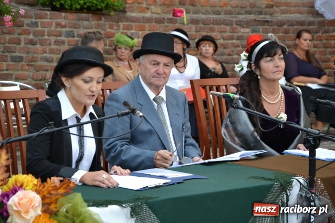 Zdjęcie w galerii na portalu naszraciborz.pl: Narodowe Czytanie 2015 na Zamku Piastowskim – Lalka Bolesława Prusa wiadomości z regionu