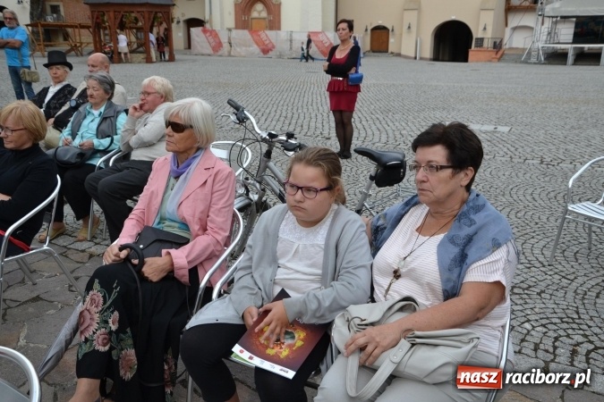Zdjęcie w galerii na portalu naszraciborz.pl: Narodowe Czytanie 2015 na Zamku Piastowskim – Lalka Bolesława Prusa wiadomości z regionu