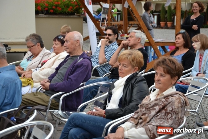 Zdjęcie w galerii na portalu naszraciborz.pl: Narodowe Czytanie 2015 na Zamku Piastowskim – Lalka Bolesława Prusa wiadomości z regionu