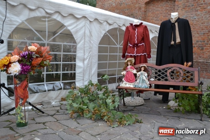 Zdjęcie w galerii na portalu naszraciborz.pl: Narodowe Czytanie 2015 na Zamku Piastowskim – Lalka Bolesława Prusa wiadomości z regionu