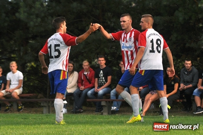 Zdjęcie w galerii na portalu naszraciborz.pl: Rezerwy Przyszłości Rogów nie zgasiły Płomienia wiadomości z regionu