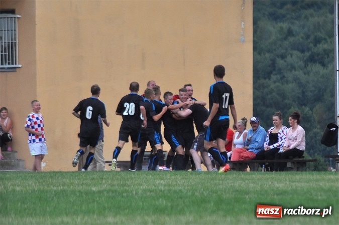 Zdjęcie w galerii na portalu naszraciborz.pl: Rezerwy Przyszłości Rogów nie zgasiły Płomienia wiadomości z regionu